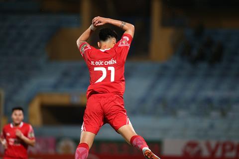 Đức Chiến ăn mừng theo phong cách CR7 sau khi ghi bàn cho Viettel FC