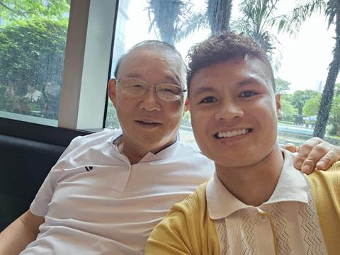 HLV Park Hang Seo cảm thấy trẻ lại khi gặp Quang Hải 