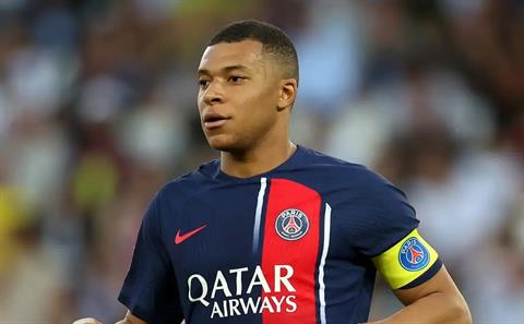 Mbappe trở lại tập luyện cùng PSG giữa lùm xùm chuyển nhượng