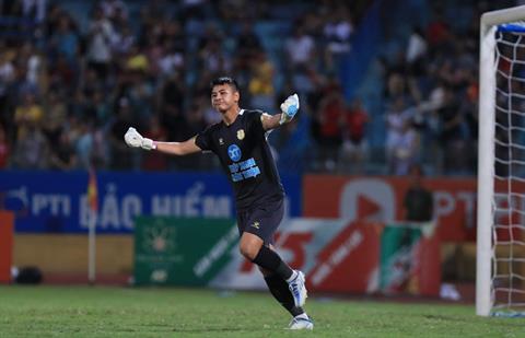 Thủ môn bằng tuổi Quang Hải làm lu mờ Filip Nguyễn