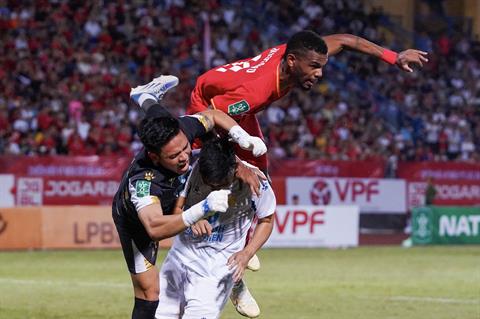 Nguyên Mạnh hóa người nhện từ chối tình huống ghi bàn mười mươi của Viettel