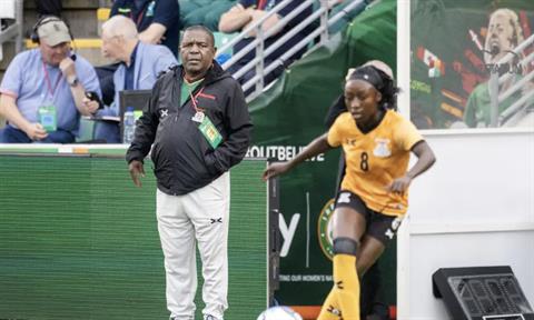 HLV tuyển nữ Zambia ép cầu thủ ngủ cùng để được dự World Cup