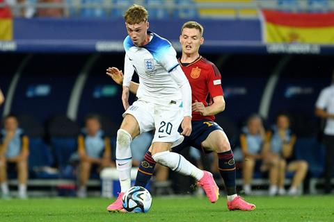Bộ đôi sao trẻ Man City cãi nhau sau chung kết U21 châu Âu
