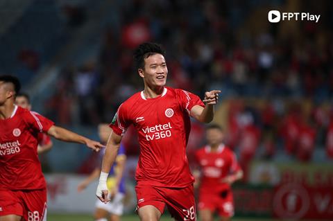 Tiền vệ Hoàng Đức ghi bàn thắng đẹp mắt vào lưới CLB Hà Nội 