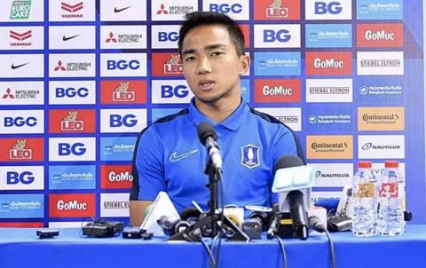 Chanathip bị sốc sau khi dính đòn 'triệt hạ' ngay trên sân của đối thủ