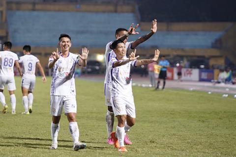 Video: Văn Vĩ ghi bàn trong trận cầu điên rồ của Hà Nội FC