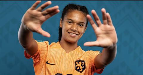 Nữ tiền đạo được MU săn đón quyết tâm ghi nhiều bàn vào lưới Việt Nam