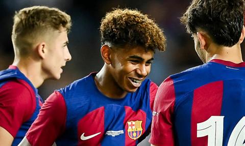 Thần đồng 16 tuổi tỏa sáng giúp Barca hạ Tottenham