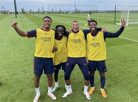 Phản ứng khó tin của Mbappe sau khi bị PSG quay lưng