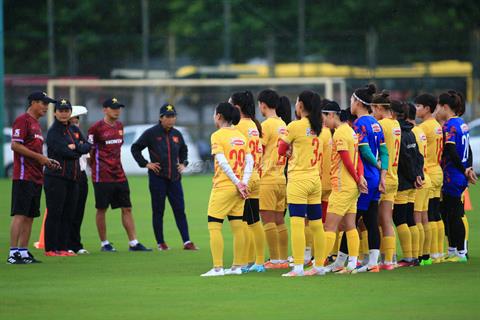 Hành động đẹp của ĐT nữ Việt Nam