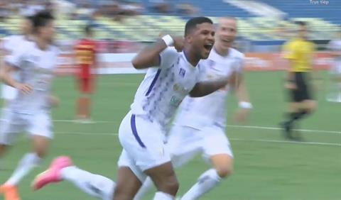 VIDEO: Ngoại binh CLB Hà Nội ghi siêu phẩm 'xe đạp chổng ngược' vào lưới Thanh Hóa