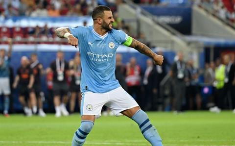 Góp sức giúp Man City giành Siêu cúp châu Âu, Walker lại… không thích đá 11m