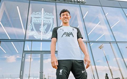 Liverpool chính thức công bố tân binh Wataru Endo