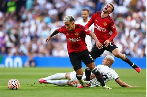 Gary Neville thất vọng với Mason Mount