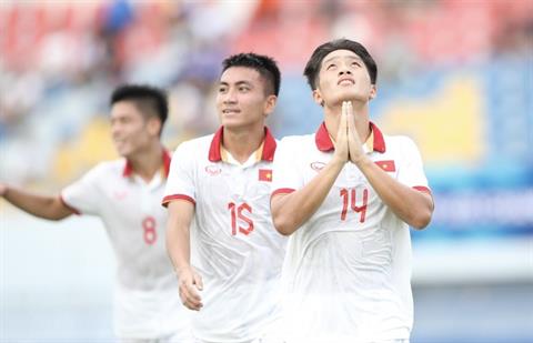 'Vua giải trẻ' Quốc Việt ghi bàn thắng đẳng cấp từ ngoài vòng cấm vào lưới U23 Malaysia