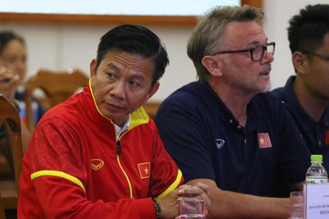 HLV Hoàng Anh Tuấn gửi lời nhắn nhủ đặc biệt tới HLV Troussier