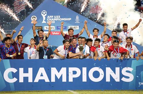 U23 Việt Nam săn hat-trick vô địch tại thánh địa của Indonesia