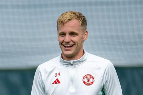 Van de Beek bay tới Pháp, chuẩn bị ra mắt đội bóng mới