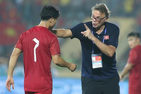 Công Phượng nhận xét thẳng thắn về HLV Troussier