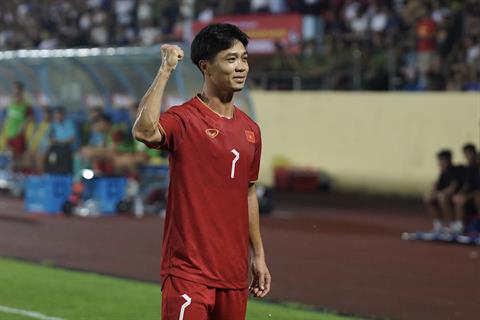 VIDEO: Công Phượng dứt điểm kĩ thuật, mở tỉ số cho ĐT Việt Nam trước Palestine