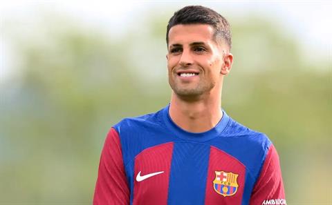 Joao Cancelo: Tôi sẽ làm tất cả những gì Xavi muốn