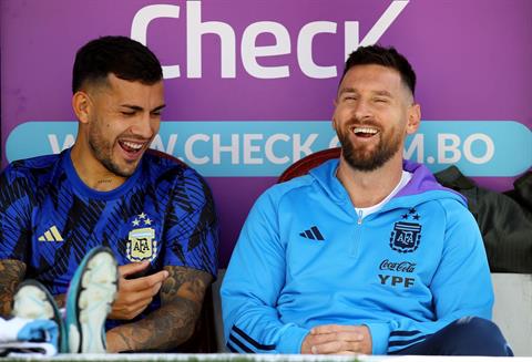 HLV Scaloni tiết lộ lí do Messi ngồi ngoài trước Bolivia