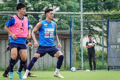 Công Phượng miệt mài luyện khả năng dứt điểm trên sân tập Yokohama FC