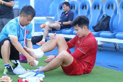 Thêm một tuyển thủ Việt Nam báo tin dữ đến HLV Kim Sang Sik