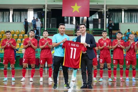 Đội trưởng ĐT futsal Trần Văn Vũ được vinh danh