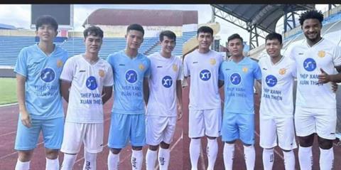 Văn Toàn rạng rỡ trong màu áo CLB Nam Định