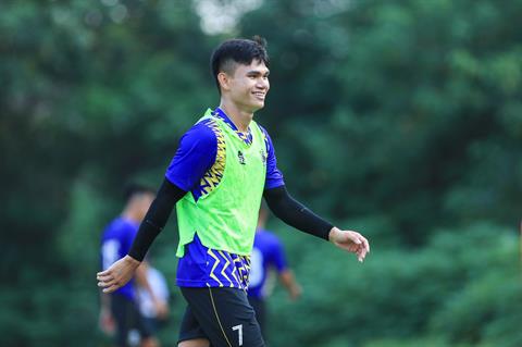 Phạm Xuân Mạnh đón "quý tử" trong ngày Hà Nội thất trận tại AFC Champions League