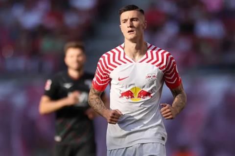 Benjamin Sesko tiết lộ lý do từ chối MU