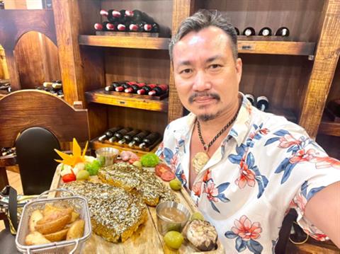 Doanh nhân BĐS “Tìm niềm vui” phong độ từ ngoài đời đến Tiktok Live