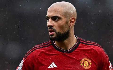Amrabat đang bị bỏ phí ở vị trí hậu vệ trái ở Man United