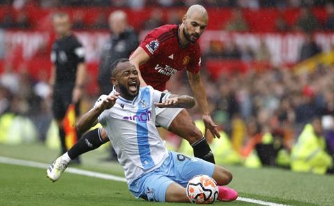 Thử nghiệm Amrabat đang làm hại MU