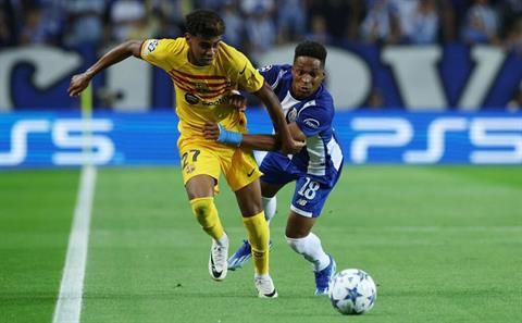 Đá chính trước Porto, thần đồng Barca lập kỷ lục mới ở Champions League