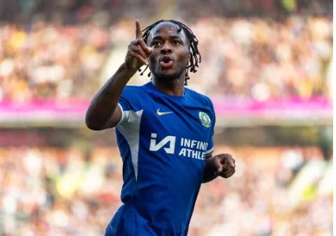 Gareth Southgate bị chỉ trích vì loại bỏ Raheem Sterling