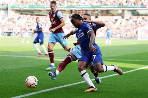 Rực sáng trước Burnley, Raheem Sterling phản ứng thế nào?