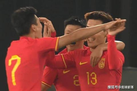 VIDEO: ĐT Việt Nam để Trung Quốc chọc thủng lưới ngay đầu hiệp 2