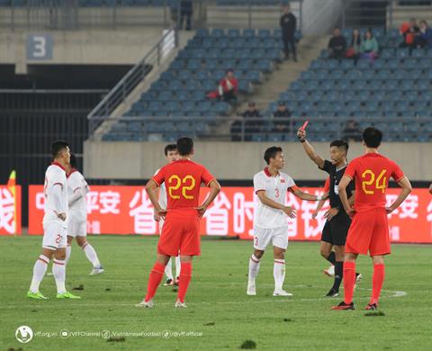 FIFA ra thông báo về tấm thẻ đỏ của tiền đạo Tiến Linh