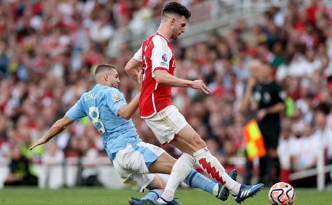 Đáng lẽ Kovacic phải nhận thẻ đỏ trước Arsenal