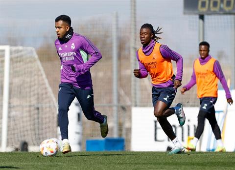 Rodrygo và Camavinga phàn nàn về việc phải đá trái sở trường ở Real Madrid