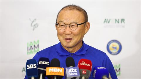 HLV Park Hang Seo cân nhắc dẫn dắt ĐT Thái Lan