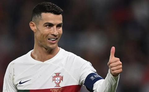 HLV Martinez: Ronaldo vẫn khát khao ghi bàn như mới 18 tuổi