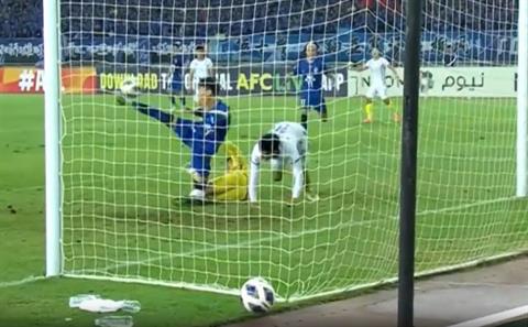 VIDEO: CLB Hà Nội để thủng lưới sau nỗ lực bất thành của Quan Văn Chuẩn 