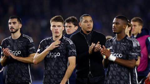 Brighton thắng trận đầu tiên, Ajax khởi đầu tệ nhất lịch sử