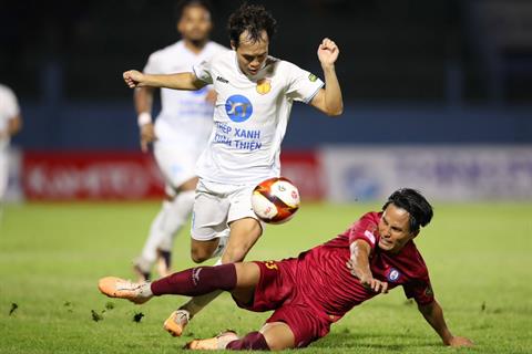 VIDEO: Văn Toàn 'tốc biến' ghi bàn thắng vào lưới Viettel FC