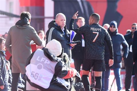 Luis Enrique chỉ trích Mbappe sau trận thắng của PSG