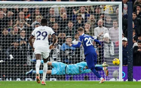 Chelsea cân bằng kỉ lục của MU trước Spurs tại Premier League