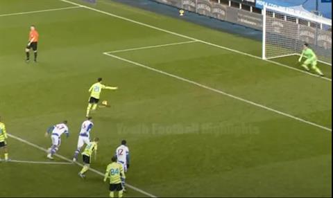 Sau thẻ đỏ, Fabio Vieira lại đá hỏng 11m